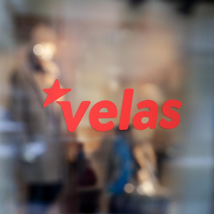 Velas Logo På Vindue